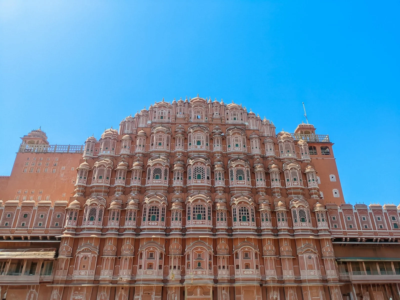 The pink facade of Hawa Mahal